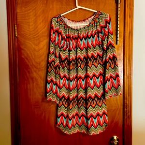 Vintage looking midi with bell sleeves. Elastic around collar. Zig zag design